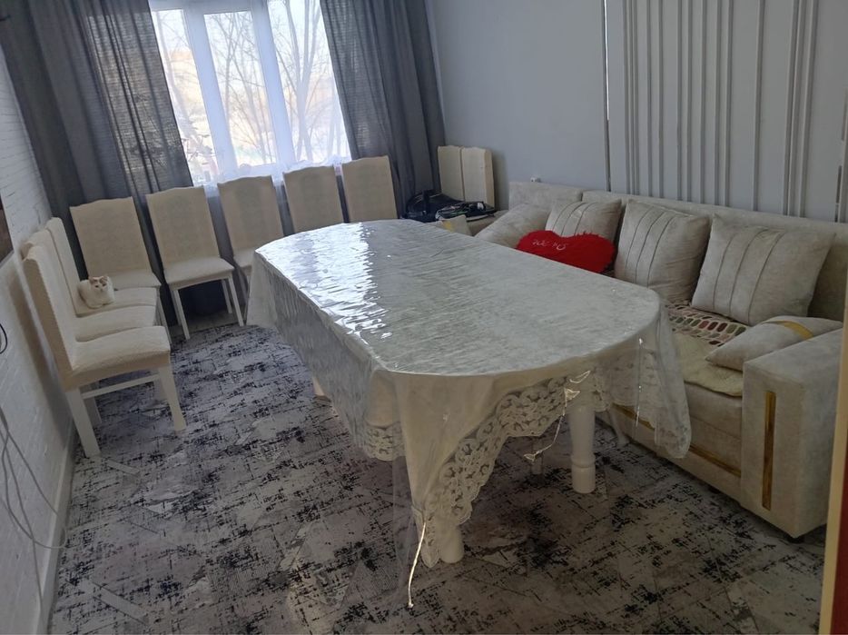 Продам срочно стол со стулями