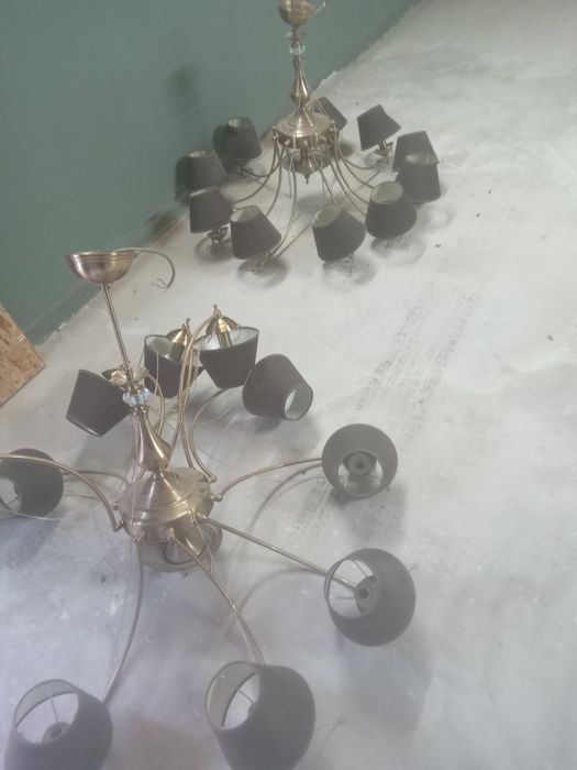Продам люстры б/уно в хорошем состоянии не большой торг район юго