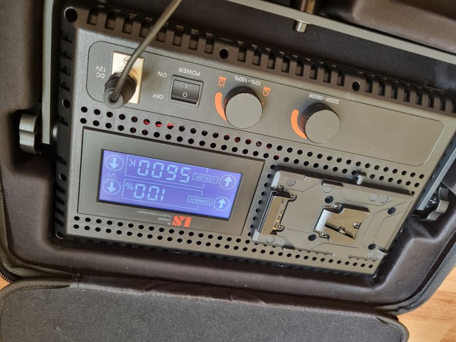 Видео LED осветление Lishuai LED576ASVL - комплект 2 броя