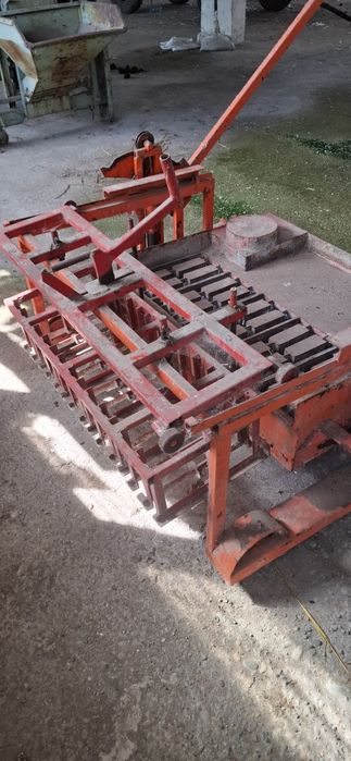 Masina,presa pentru fabricarea boltarilor