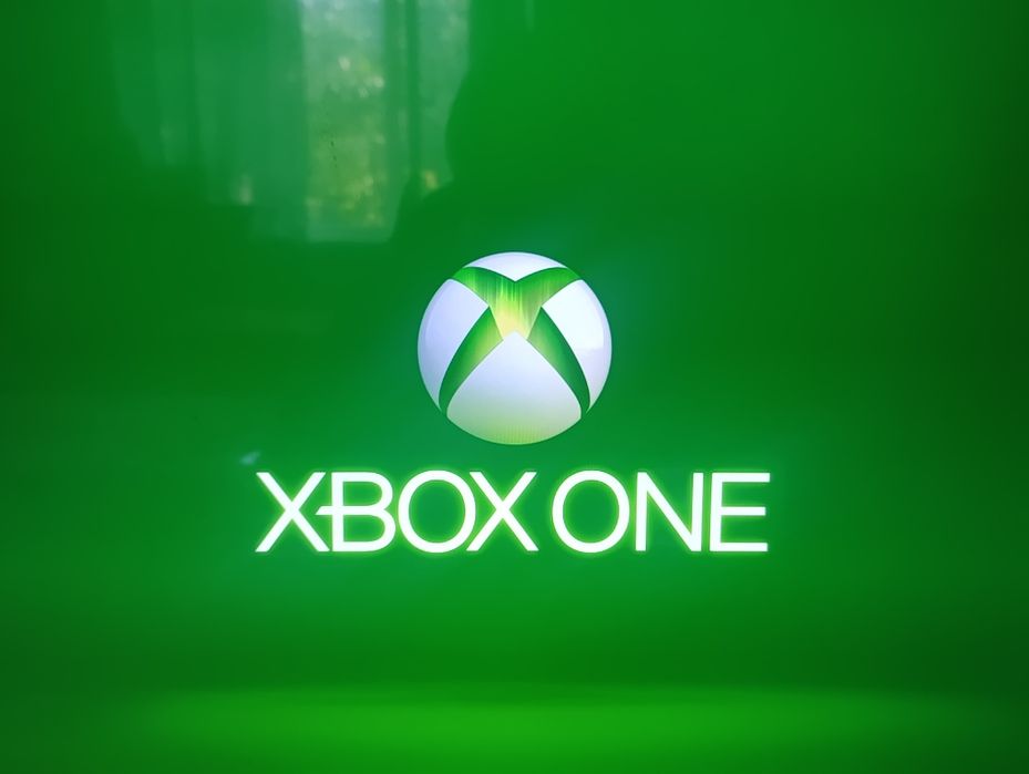Xbox one s с геймпадом
