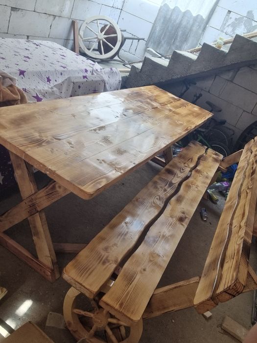 Vând mese rustice