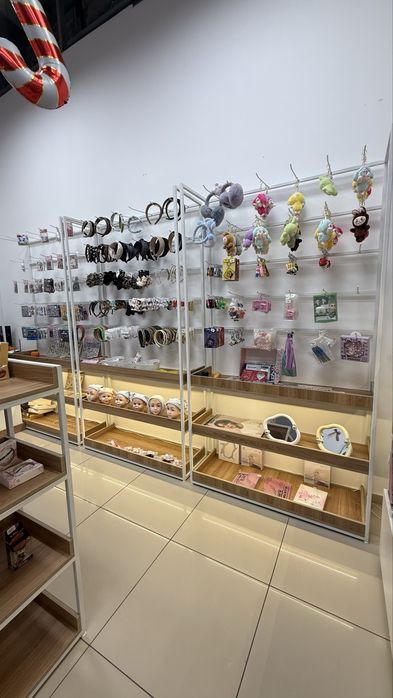 Продается мебель для бутика , магазина.