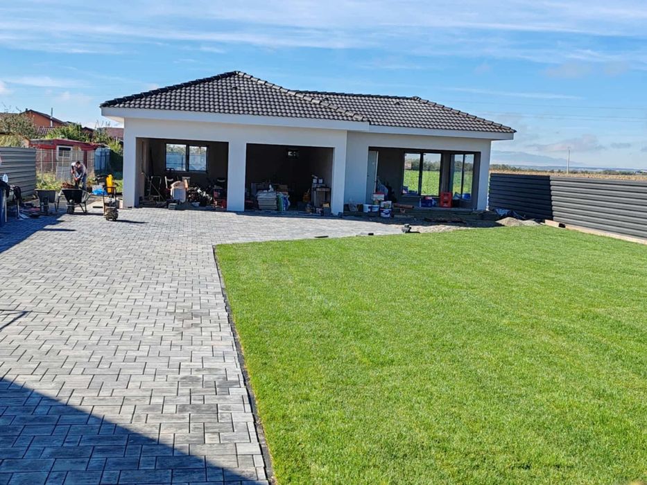 Amenajari interioare si exterioare , case la rosu