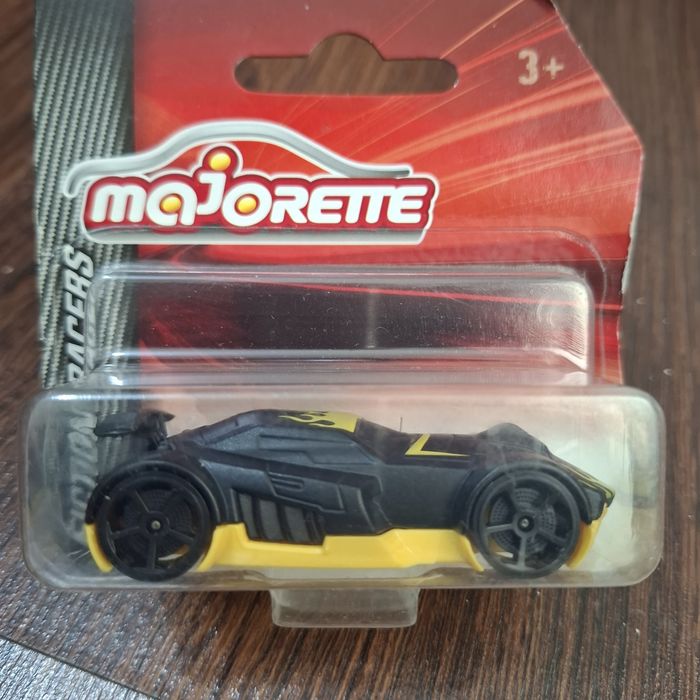 Машинка игрушка.