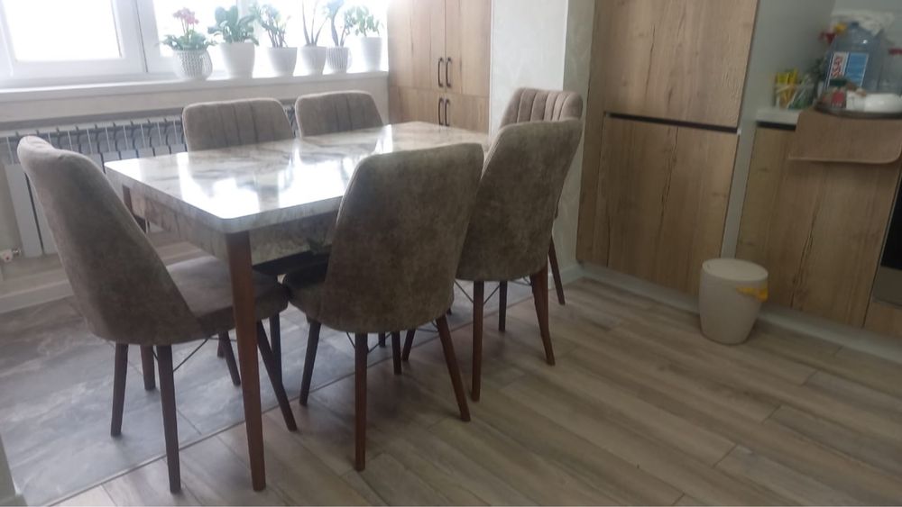 Продам стол с стульями