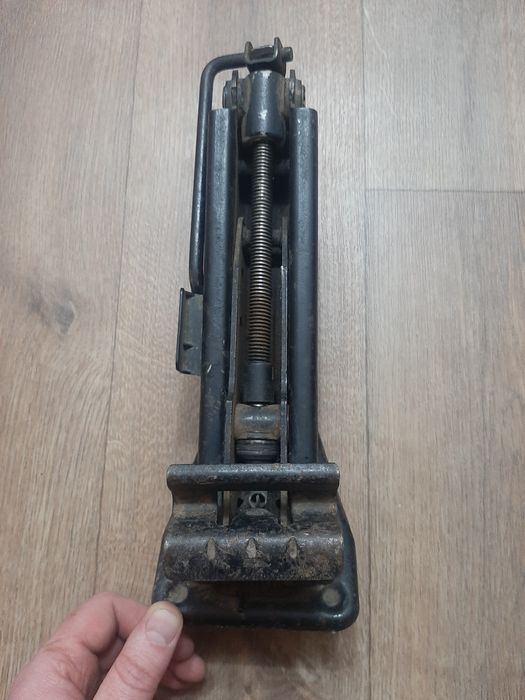 Продам домкрат оригинальный!