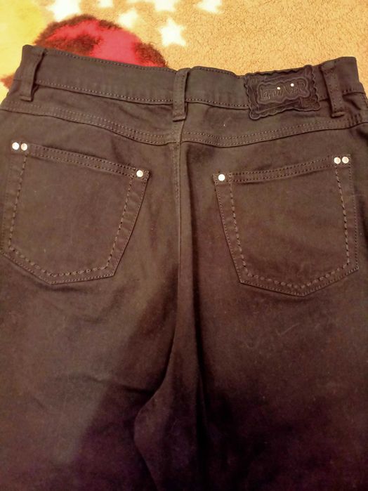 Стильные женские джинсы