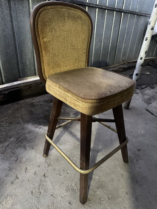 Барные стулья из дерева