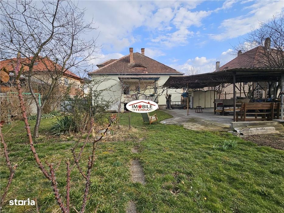 Casa cu 900 mp teren zona Calea Poplacii aproape de Parcul Sub Arini