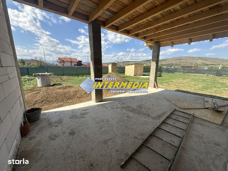 Vanzare TEREN Intravilan 571 mp imprejmuit case langa in Barabant Alba
