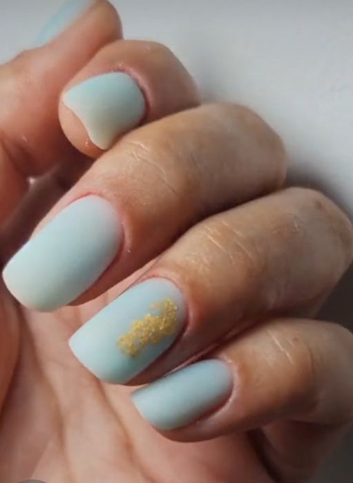 Unghii cu gel și semi