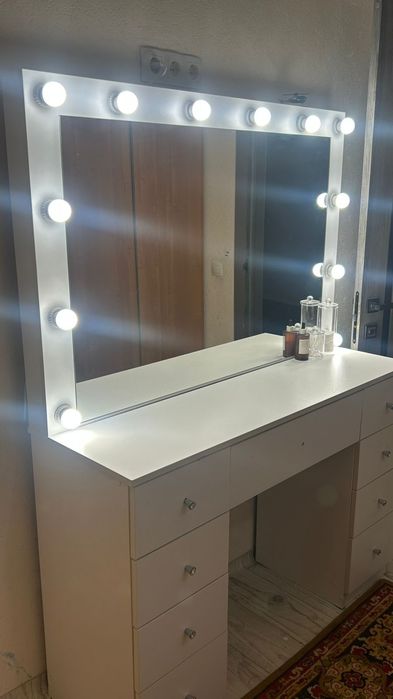 Продам туалетный столик