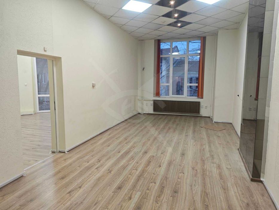 Дава се под наем Офис в Пловдив, Център - 230 кв.м за 997.05 € - Снимка #1