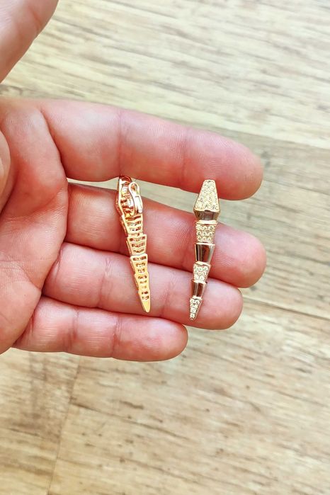 Обеци в розово цвят и циркониеви камъни на Bvlgari Serpenti с панти