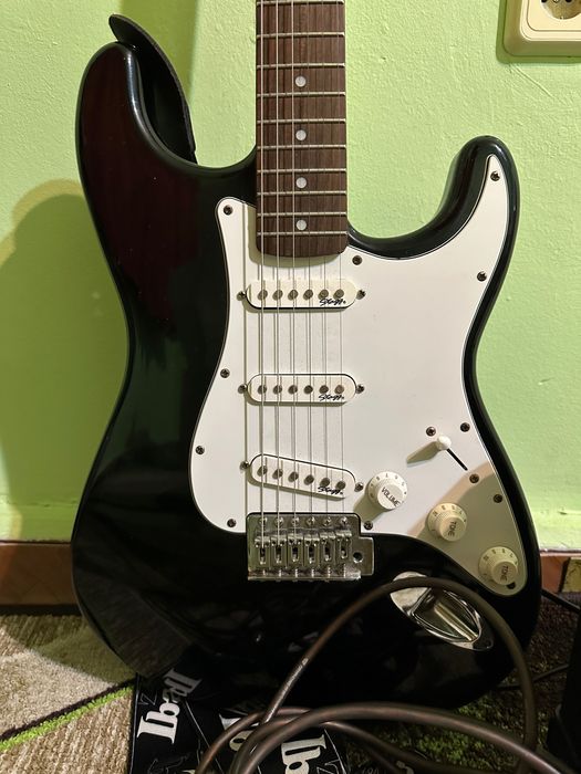 Електрическа китара + усилвател ELECA – комплект, готов за свирене