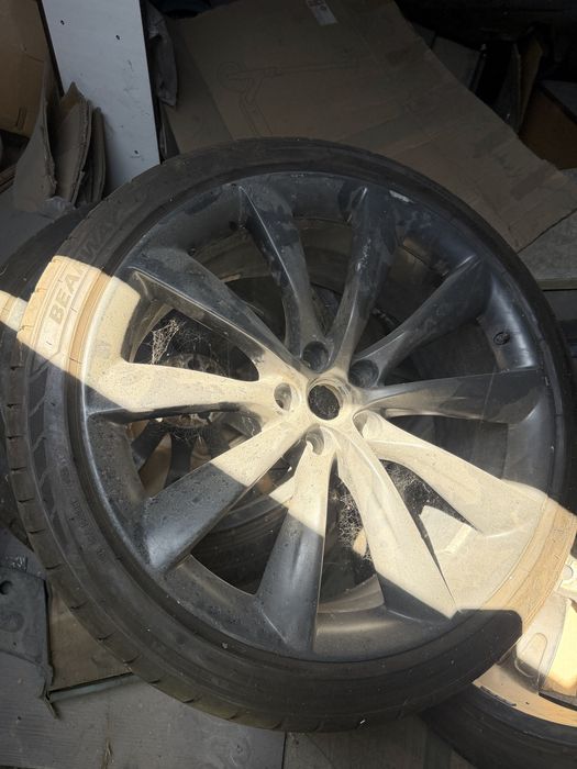 Диски R22 Tesla с шинами оригинал