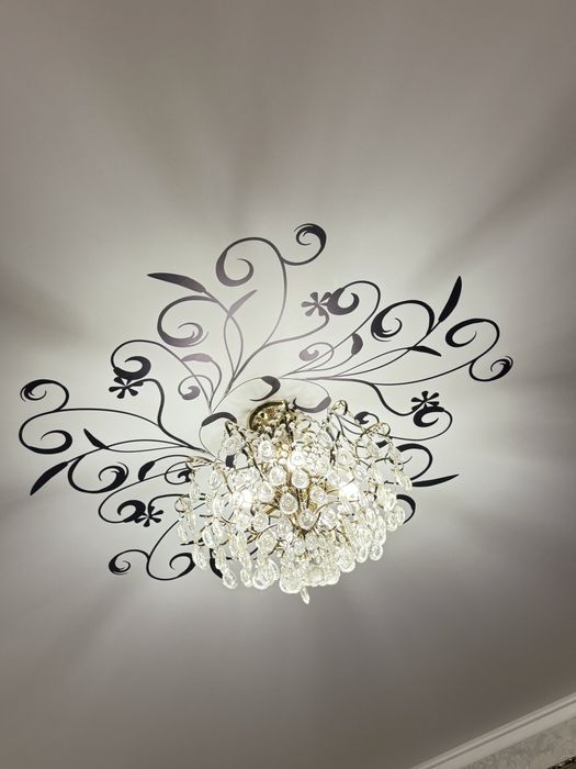 Люстра     красивая    3   штук