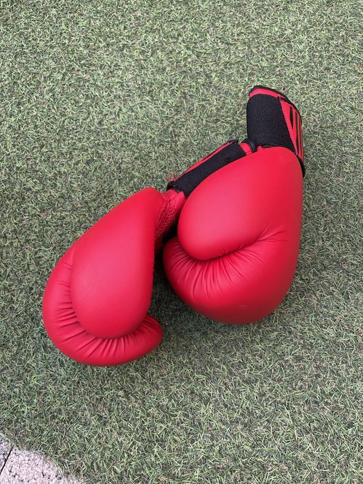 Manusi pentru box culoare rosu