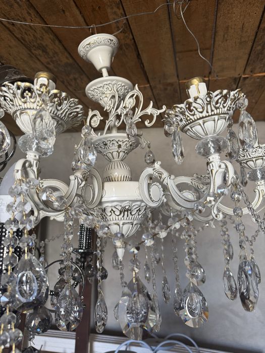 Люстра в гостинную комнату