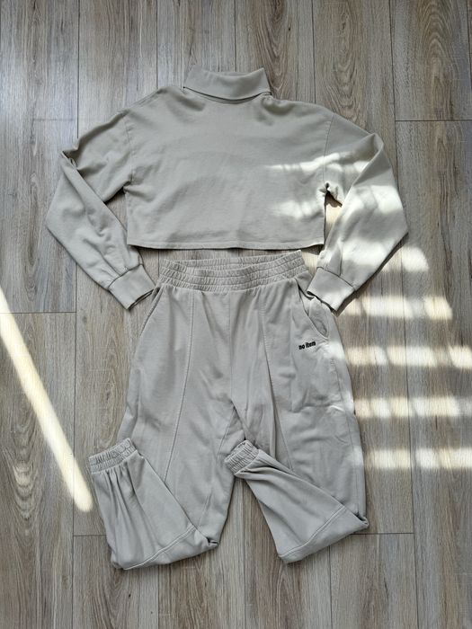 Костюм бежевый Bershka