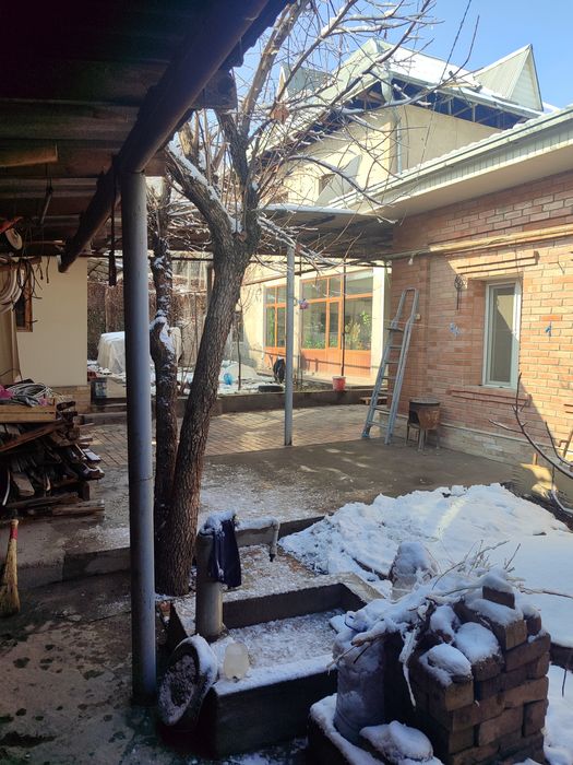 Hovli sotiladi 6 sotix