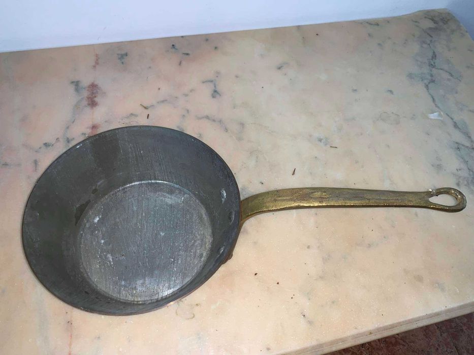 Oale din cupru si maner din bronz