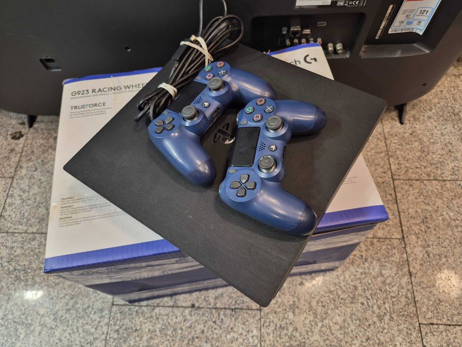 Hope Amanet P10/Consola PS4 Pro 1TB  2 manete