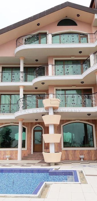 Продава се Хотел в к.к. Св.Св. Константин и Елена - 1500 кв.м за 2334 €/кв.м - Снимка #3