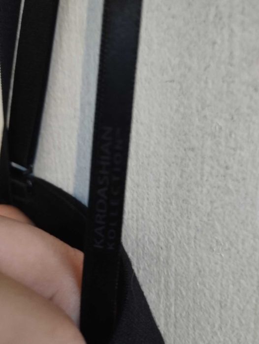 НОВА С ЕТИКЕТ Рокля KARDASHIAN Collection  размер L  черна