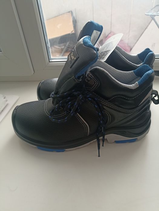 Продам спец обувь