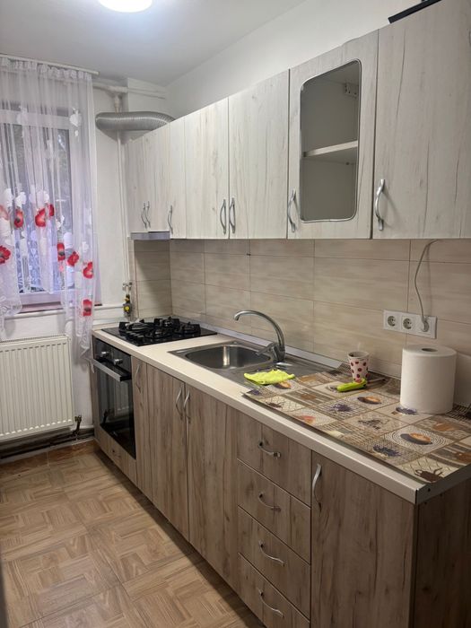 Apartament cu 3 camere, la Parter de închiriat – zona Decebal