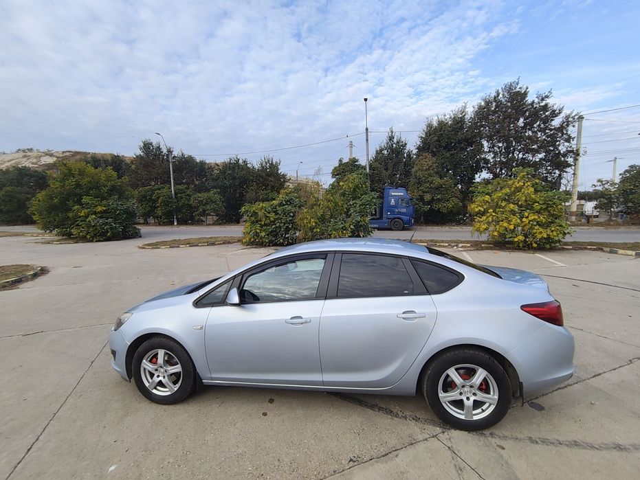 Opel astra  sedan