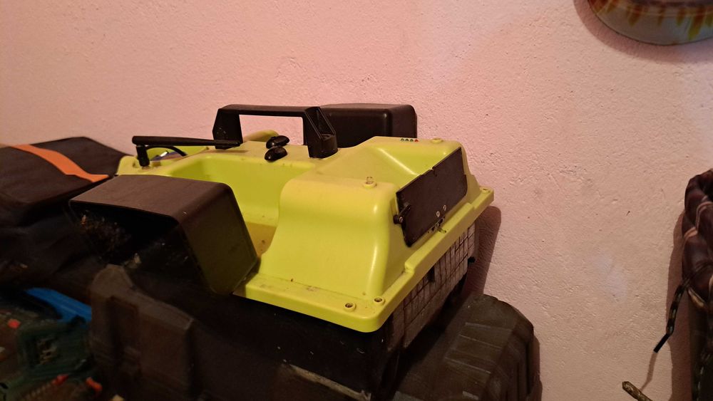 Лодка за захранка с GPS и автопилот D18