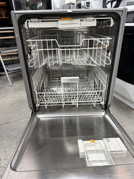 Съдомиялна машина за вграждане MIELE 60см,