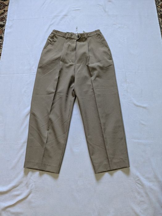 S-L. Nou. Pantaloni damă.