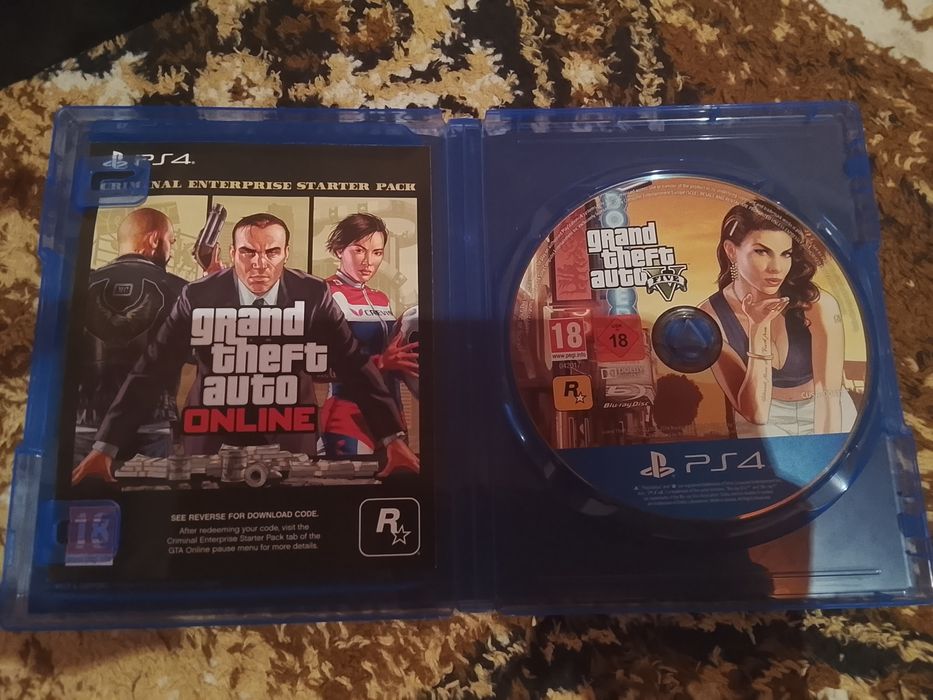 Vând PS4 slim in stare foarte buna