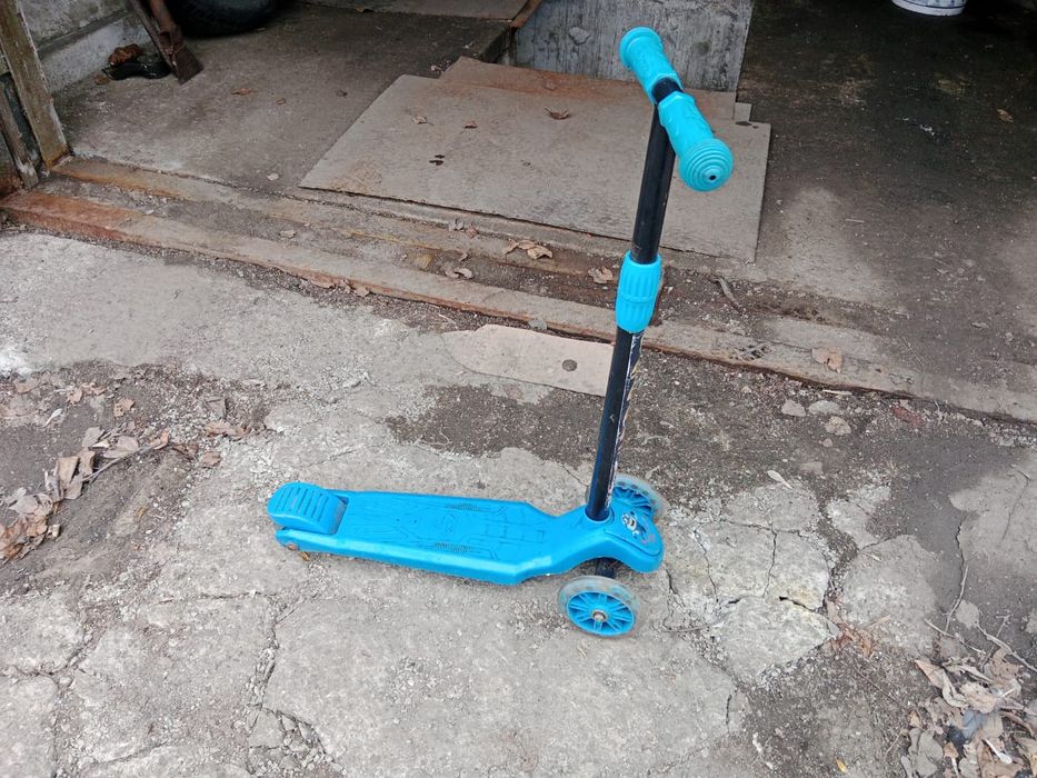 Продам самокат.     .