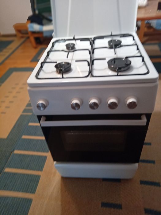 Vând aragaz Studio Casa nou