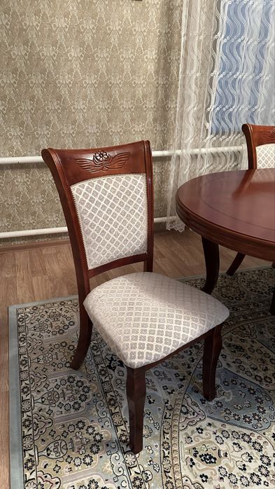 Продам дубовый стол (12 стульев)