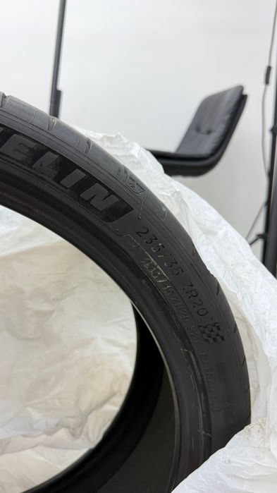 2бр Michelin Pilot Sport 4S 235/35/20