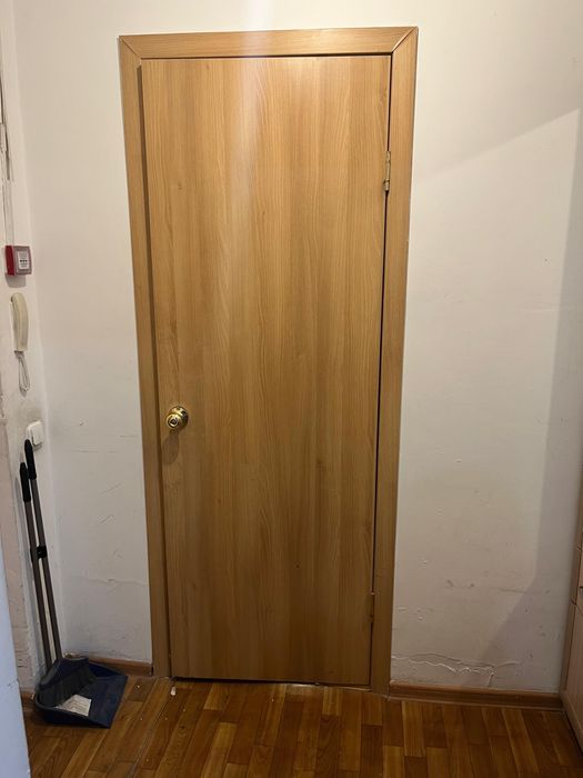 Продаются двери.