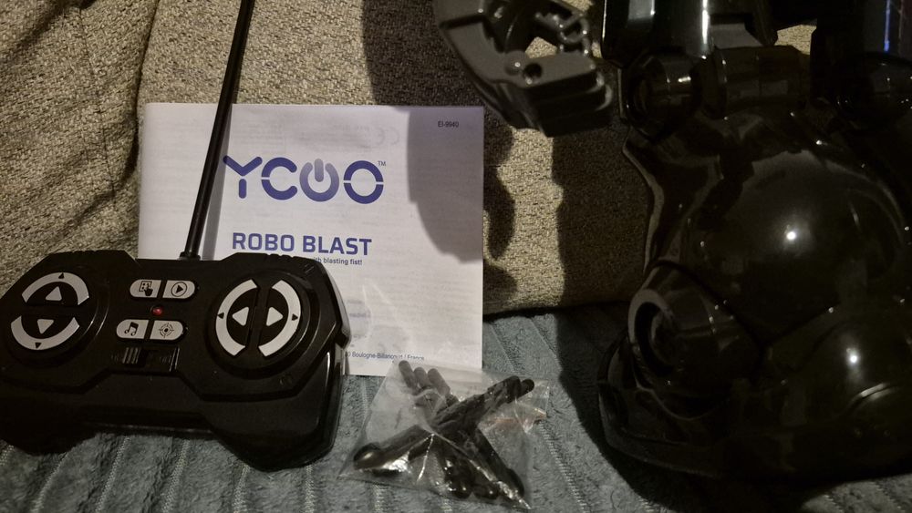 Робо бласт/ Robo blast SilverLit черен интерактивен робот