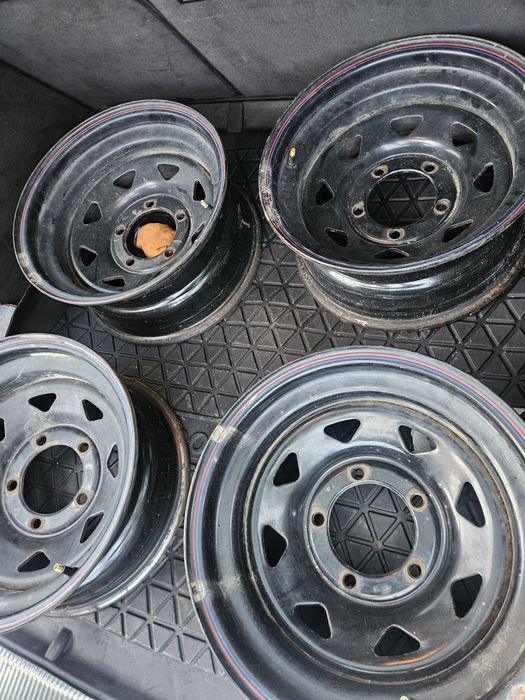 Set de 4 jante 7j R15 SUZUKI  samurai vitara jimny 5x139.7 Fără mesaje inutile anunțul este valabil atâta timp cât este activ ! Pretul este pt toate 4