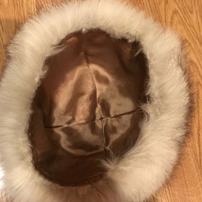 Caciula blana naturala calduroasa doamna par natural alba