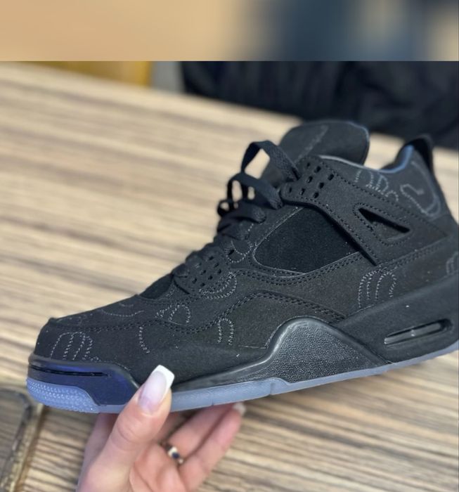 Продам кроссовки jordan4