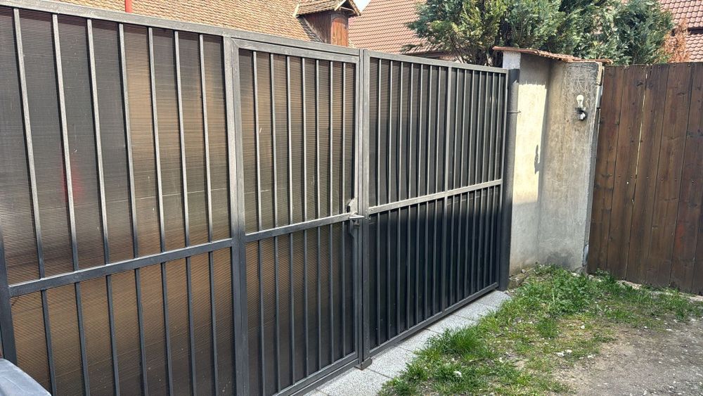 Executăm garduri și porți la comanda clientului