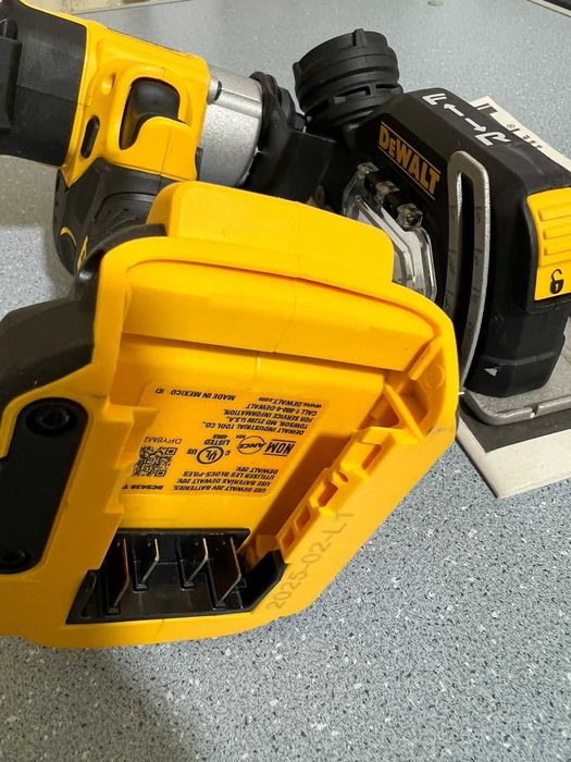 Dewait DCS438 Дисковая пила