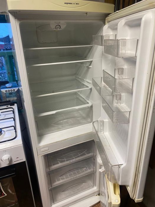 Продаю холодильник