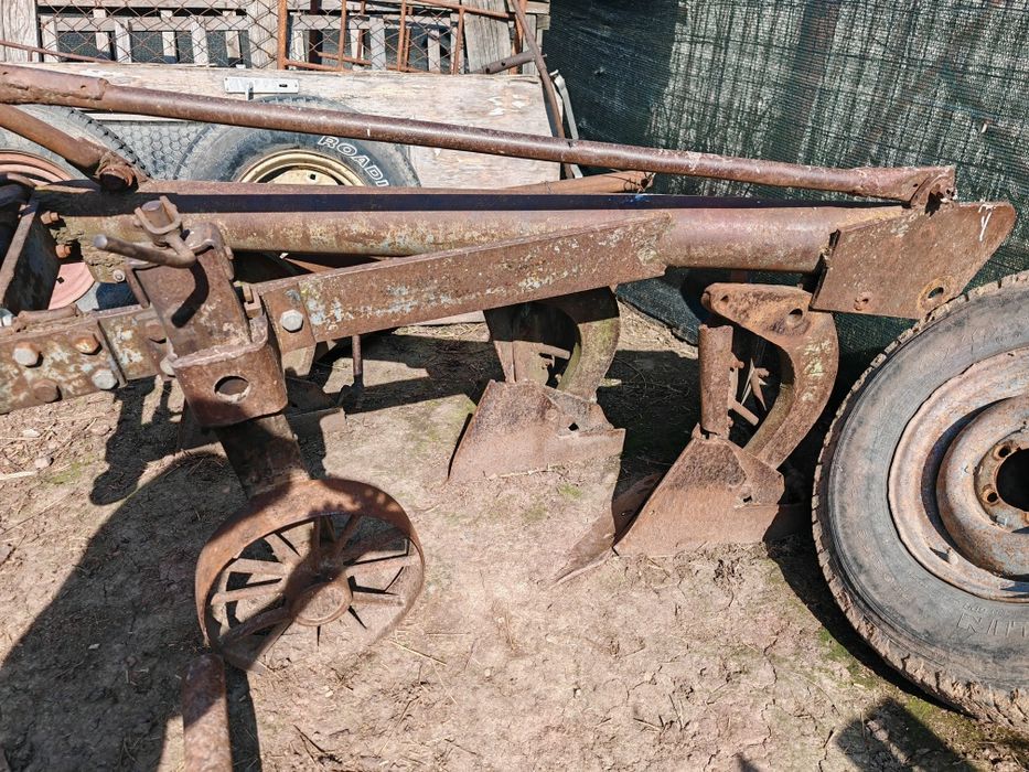 Vând tractor U445